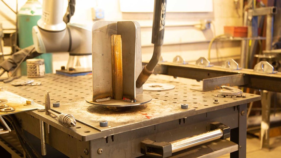 b6193c26ba09c934db5f60a79079ba7a_vectis-22-welding-in-action-orange-hue_width=950.jpg