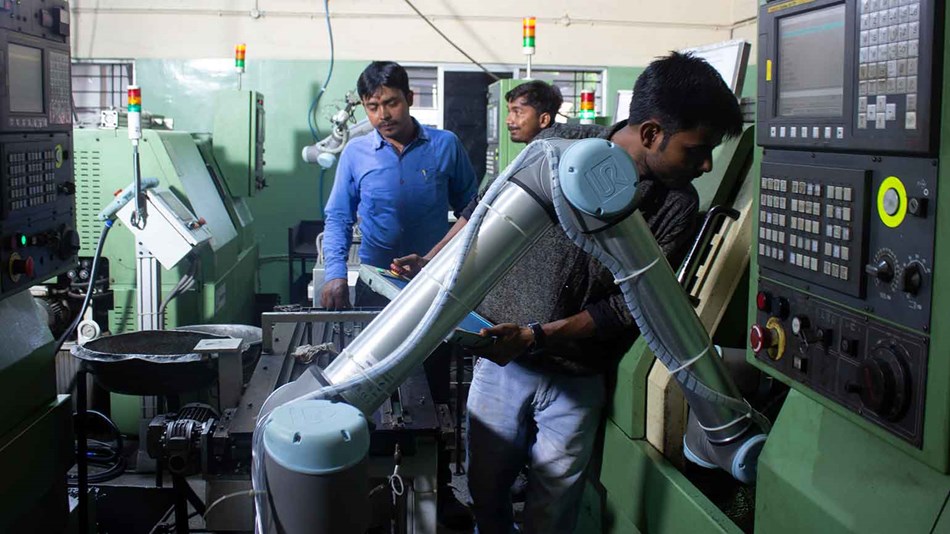 6703e61ea366b1f72ecc56fa878f4288_empowering-people-in-production-floor-with-collaborative-robots-new-engineering-india_width=950.jpg
